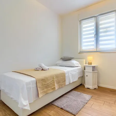 Apartment Holiday * Vranjic