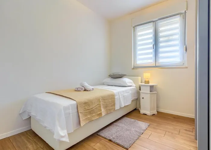 Apartment Holiday * Vranjic